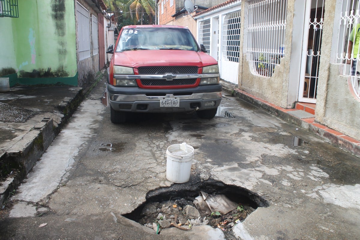 ¡Huecos por todas partes! Exigen asfalto en las calles de Los Jabillos en Boquerón