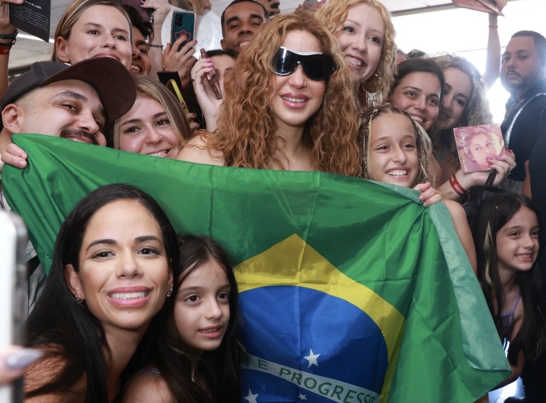 Shakira desata locura en Brasil tras su llegada para el inicio de su gira