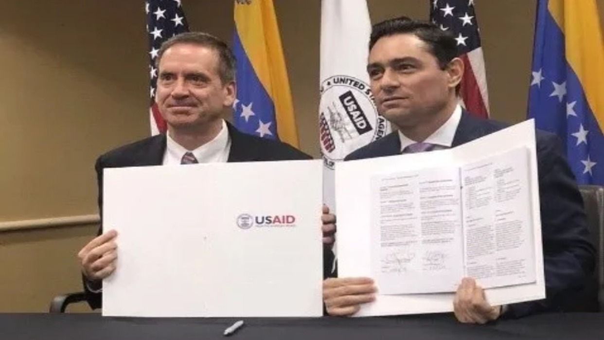 Revelan que Carlos Vecchio recibió 116 millones de dólares a través de USAID con la excusa de "ayuda humanitaria"