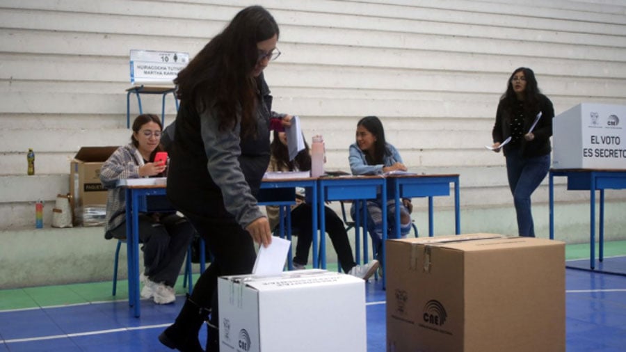 CNE de Ecuador: Un 8% de electores ya ha sufragado