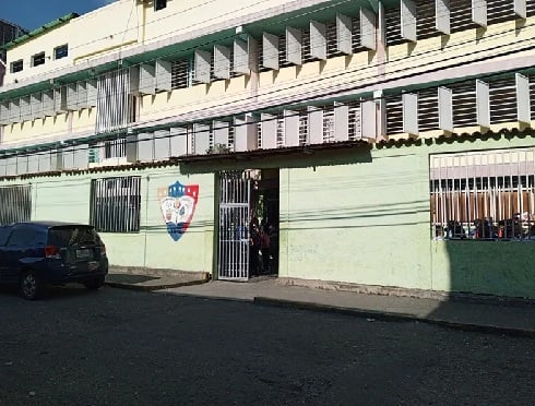 12 estudiantes y 3 adultos resultaron intoxicados en un colegio en Trujillo