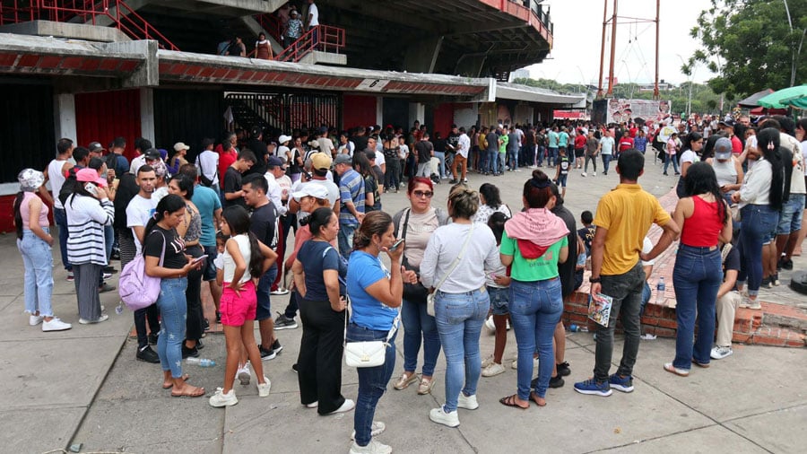 Ascienden a 56 los muertos y a 54.000 los desplazados por violencia en noreste de Colombia