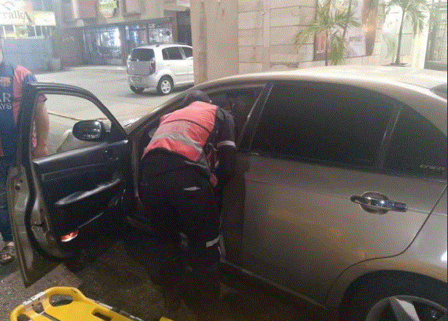 Mujer le propinó cinco puñaladas a su pareja dentro de un carro en el Zulia