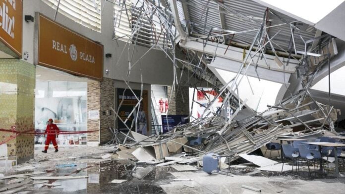 Ascendió a ocho el número de muertos en desplome de centro comercial en Perú