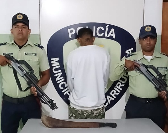 Detenido por agredir a su novia con un machete