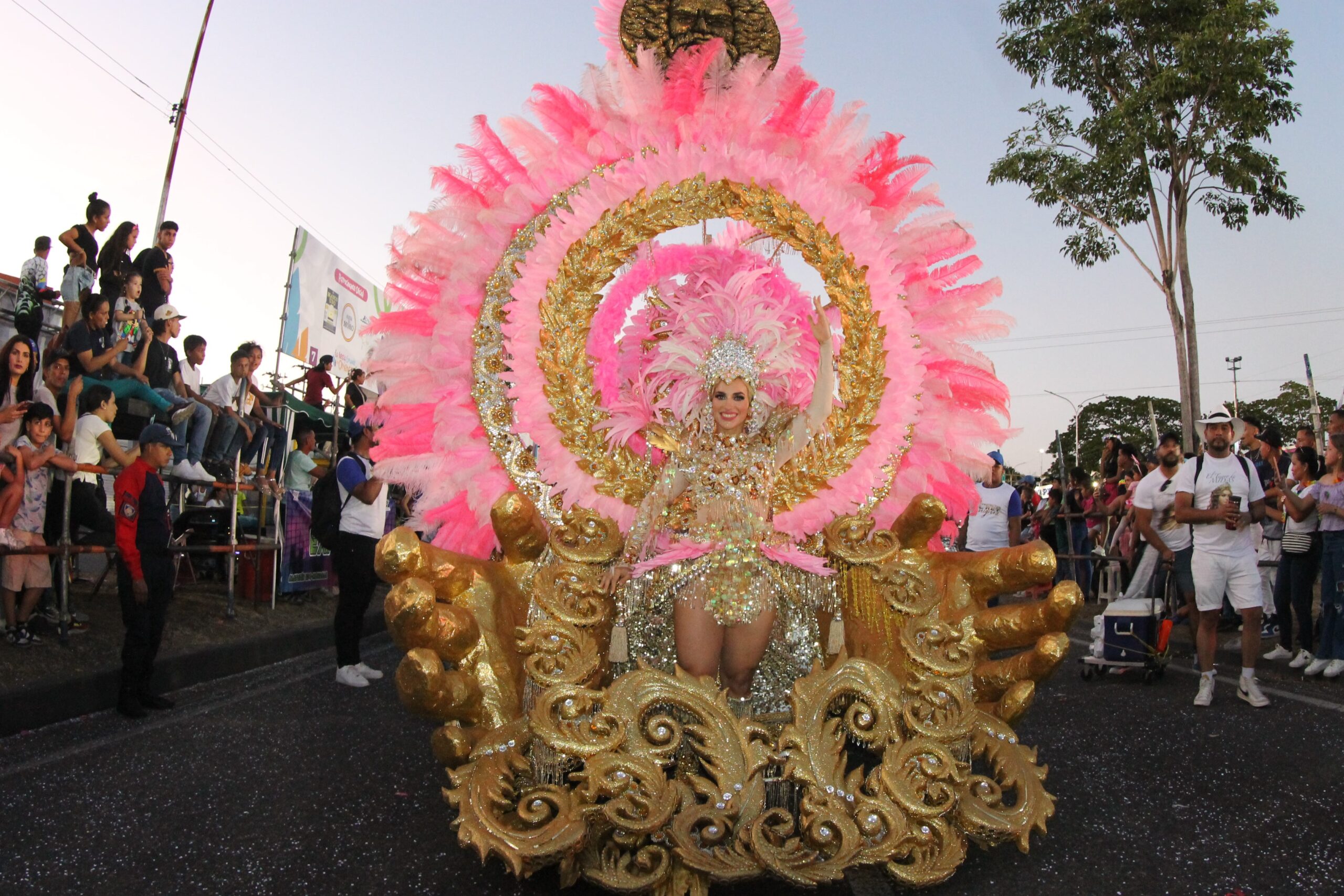 Inició del desfile general,