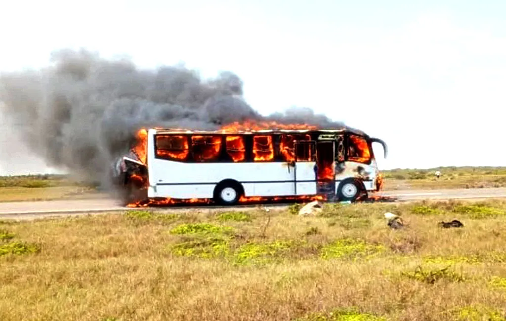 Incendio devoró buseta que iba de Coro a Punto Fijo