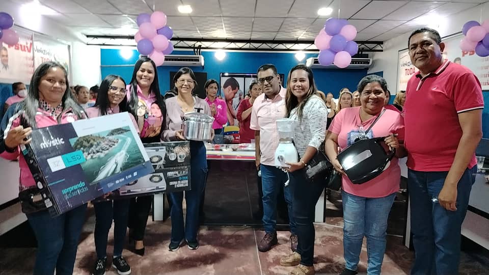 Festejan a mujeres del municipio Libertador en su día