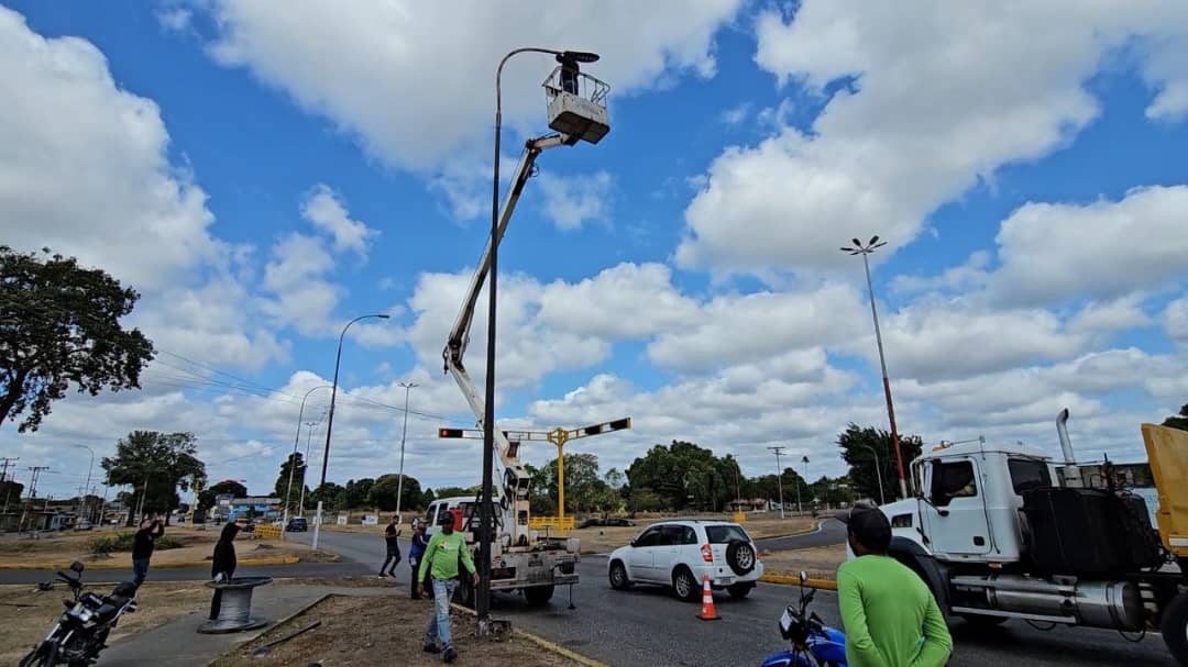 Imprudencia al volante causa destrozos en el servicio de alumbrado público de Maturín