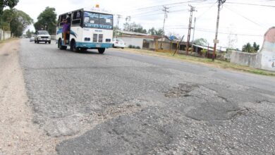 Chóferes siguen pidiendo una gota de asfalta para la vía de La Pica