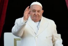 El papa pide "desarmar la Tierra" en una carta enviada desde el hospital al diario italiano