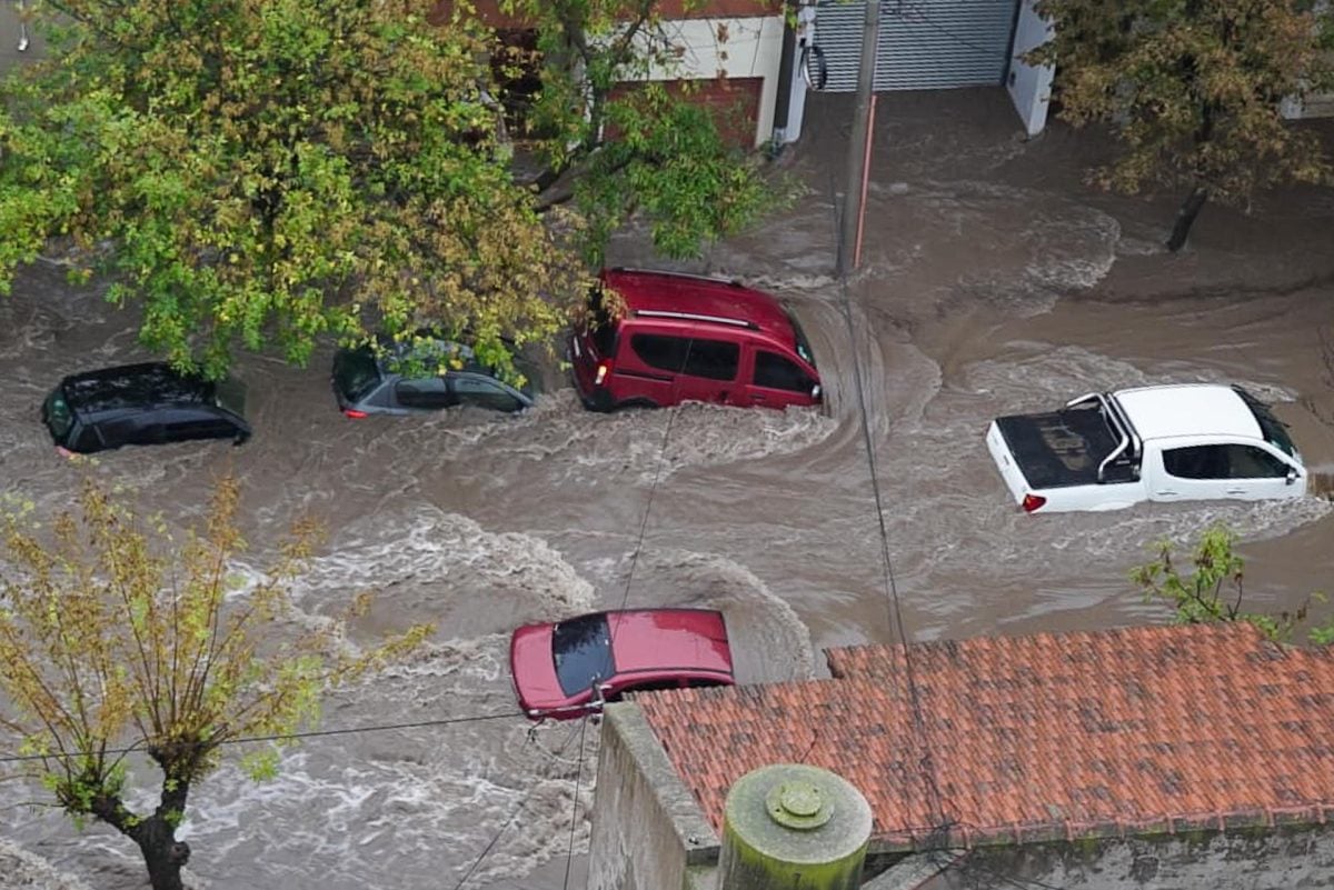 Intensas lluvias dejan bajo el agua a la ciudad Bahía Blanca en Argentina