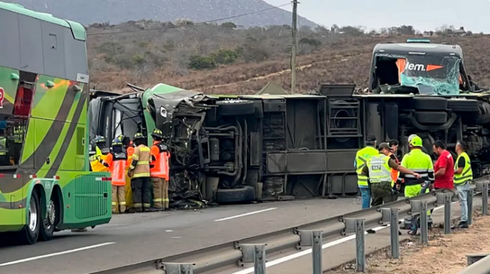 Seis muertos y más de 70 heridos en choque de cuatro buses en Chile