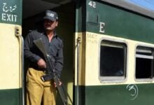 Pakistán: Grupo secuestra tren con más de 180 personas