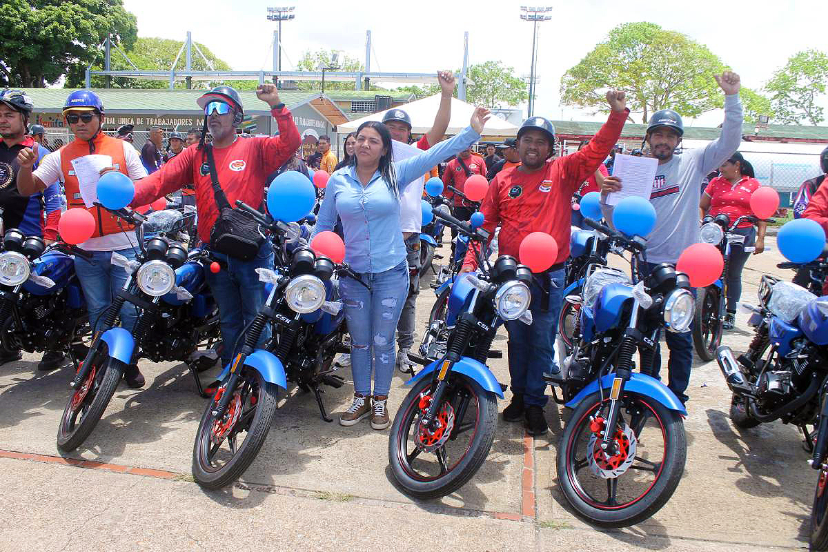 Entregan 30 motos a mototaxistas del estado Monagas
