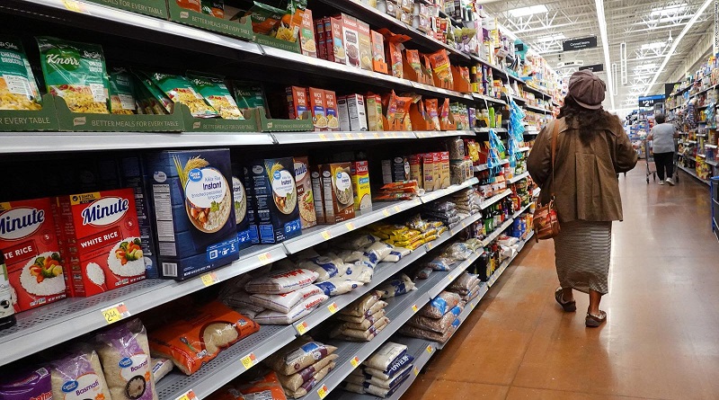 Estadounidenses alarmados por el brusco aumento de los precios y las ventas limitadas