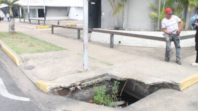 ¡Peligro! Denuncian colapso de un desagüe en la avenida La Paz