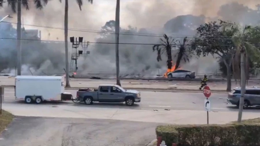 (+Video) Avioneta se estrella cerca del aeropuerto de Boca Ratón, Florida