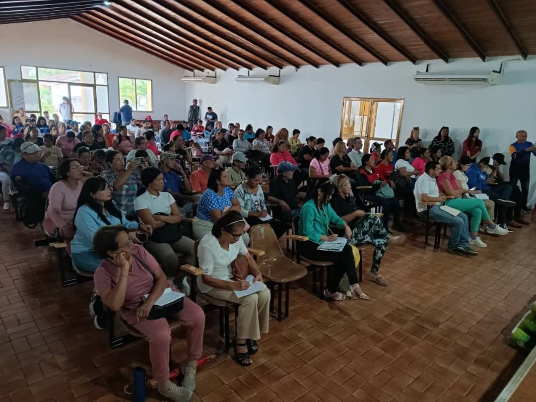 Gobernación capacita a 120 emprendedores de Caripe