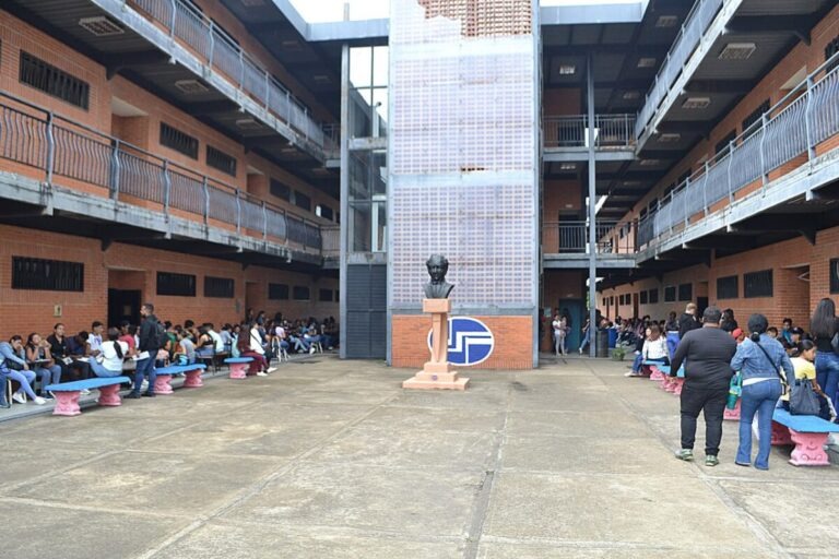 Estudiantes y profesores se enfrentan tras denuncias de irregularidades en la Unerg
