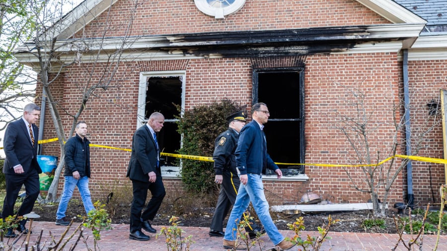 Atentan contra gobernador de EE.UU. Josh Shapiro en incendio intencionado