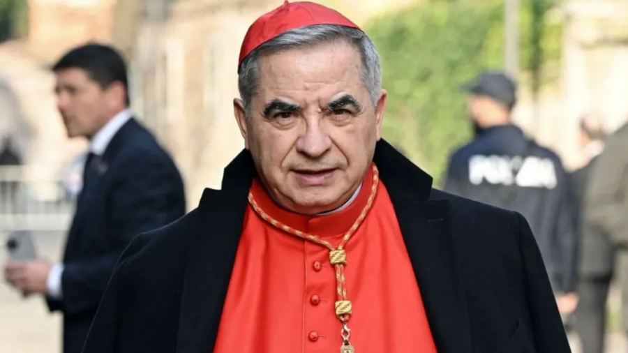 Cardenal Becciu anuncia que no participará en el cónclave por "voluntad" del Papa Francisco
