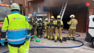 Mueren dos bomberos en el incendio de un coche eléctrico en España