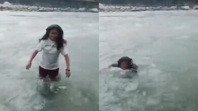 VIDEO: Mujer murió ahogada ante la mirada de su hija mientras intentaba tomarse una foto