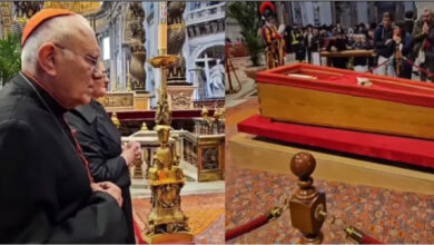 (+Video) Baltazar Porras visitó el féretro del Papa Francisco para darle el último adiós