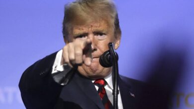 Trump pide al Supremo que levante la pausa a las expulsiones de migrantes a El Salvador