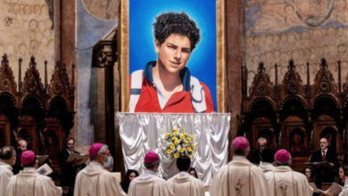 Vaticano suspende la canonización de Carlo Acutis por la muerte del Papa