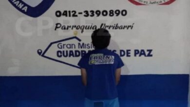 Grababa a su vecino en el baño y subía el vídeo a las redes sociales