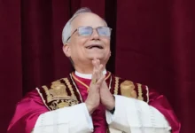 Nombre del papa debe leerse “León catorce” y no “León decimocuarto”