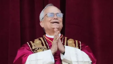 Nombre del papa debe leerse “León catorce” y no “León decimocuarto”