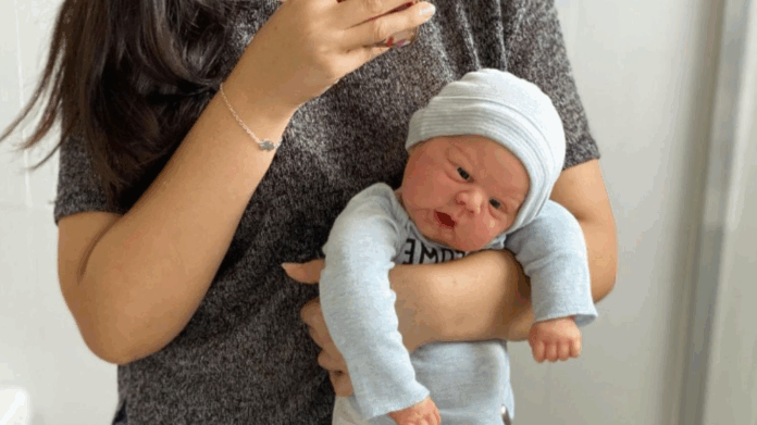 ¿Ser padres de un muñeco? Psicóloga analiza el fenómeno de los bebés “reborn”