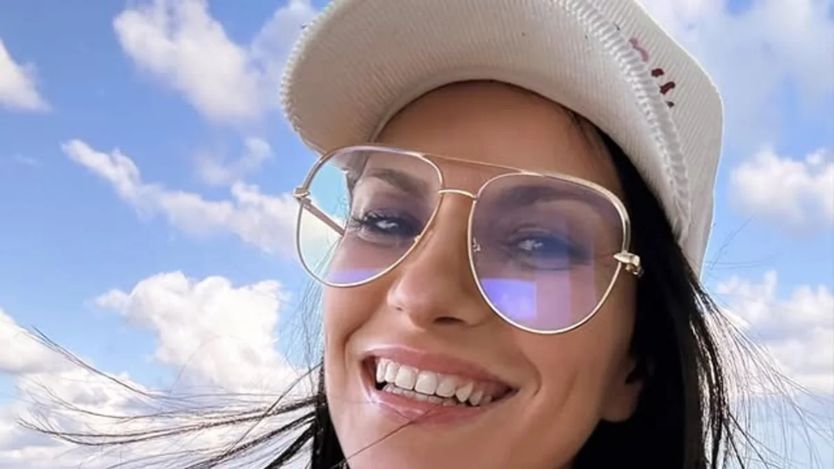 Laura Pausini reinterpreta a Bad Bunny y cautiva con su versión de “Turista”