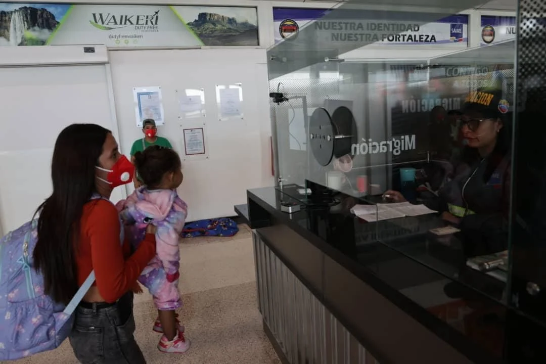 Llegan procedentes de México 315 connacionales en nuevo vuelo del Plan Vuelta a la Patria