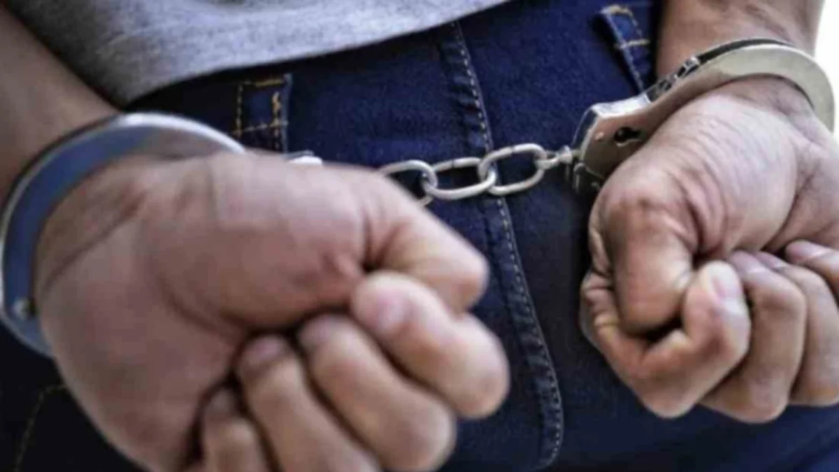 Hombre celoso ataca a su pareja con un destornillador