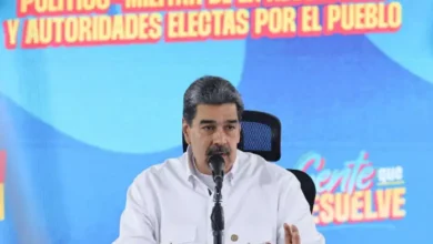 Maduro exhorta a gobernadores y diputados electos a cambiar el escritorio por el territorio
