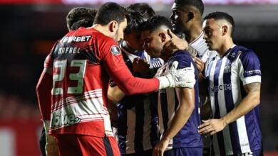 FVF repudió actos de xenofobia contra los futbolistas venezolanos Miguel Navarro y Jhoagny Contreras