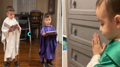 El niño que ha enternecido a las redes tras ser captado jugando a ser sacerdote