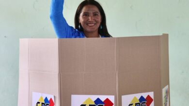 Jhoanna Carillo ejerció su derecho al voto en las elecciones regionales y parlamentarias 2025