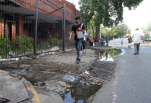 Maturineses: autoridades le hacen caso omiso a un desborde de aguas negra en la avenida Bolívar