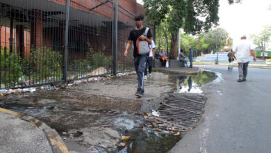 Maturineses: autoridades le hacen caso omiso a un desborde de aguas negra en la avenida Bolívar