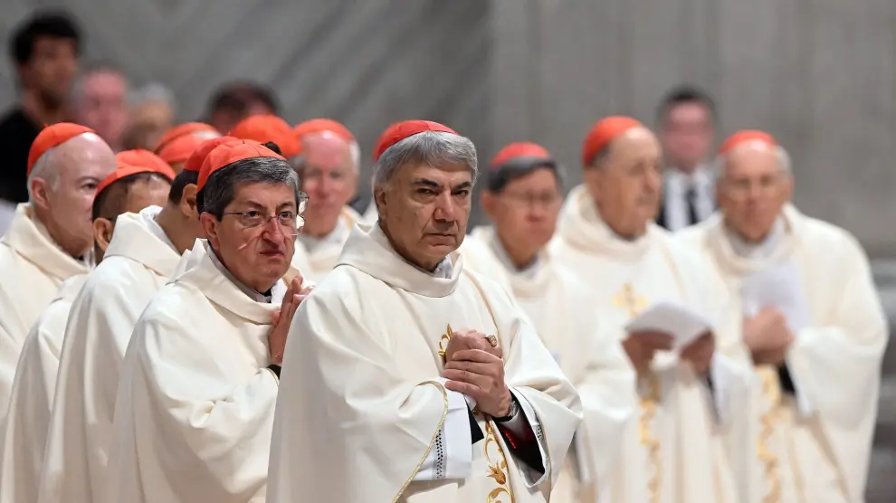 Secreto absoluto: el personal del cónclave presta juramento en la Capilla Paulina