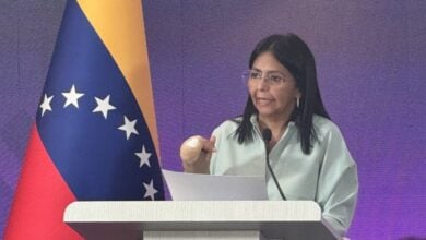 Delcy Rodríguez: Venezuela debe favorecer el impulso a la industria nacional y frenar las importaciones