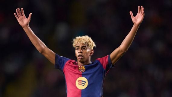 Flick le pide a Lamine Yamal alcanzar el nivel de Messi o Cristiano