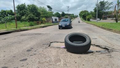 Enormes cráteres en la avenida José Antonio Páez genera incomodidad al transitar