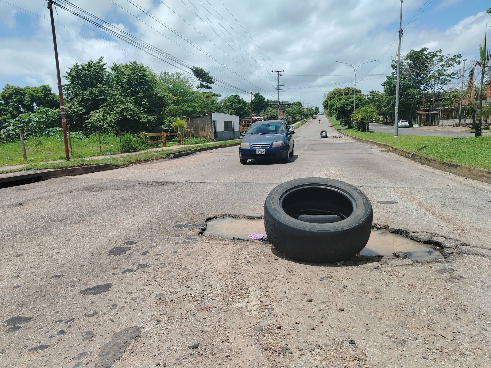 Enormes cráteres en la avenida José Antonio Páez genera incomodidad al transitar