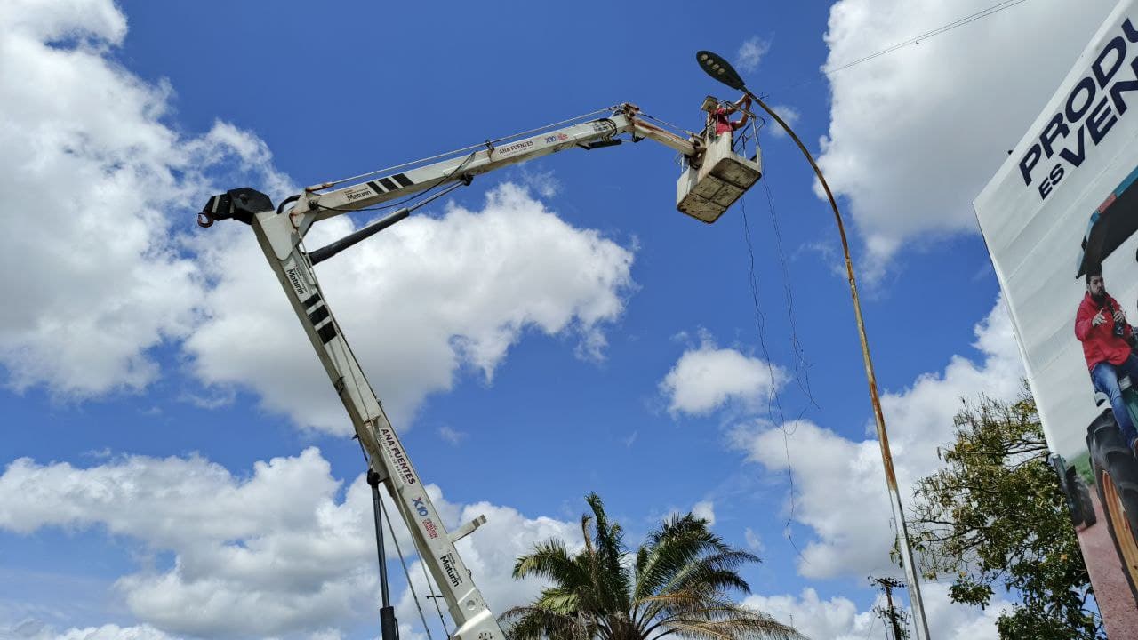Restituyen alumbrado público en la avenida Alirio Ugarte Pelayo